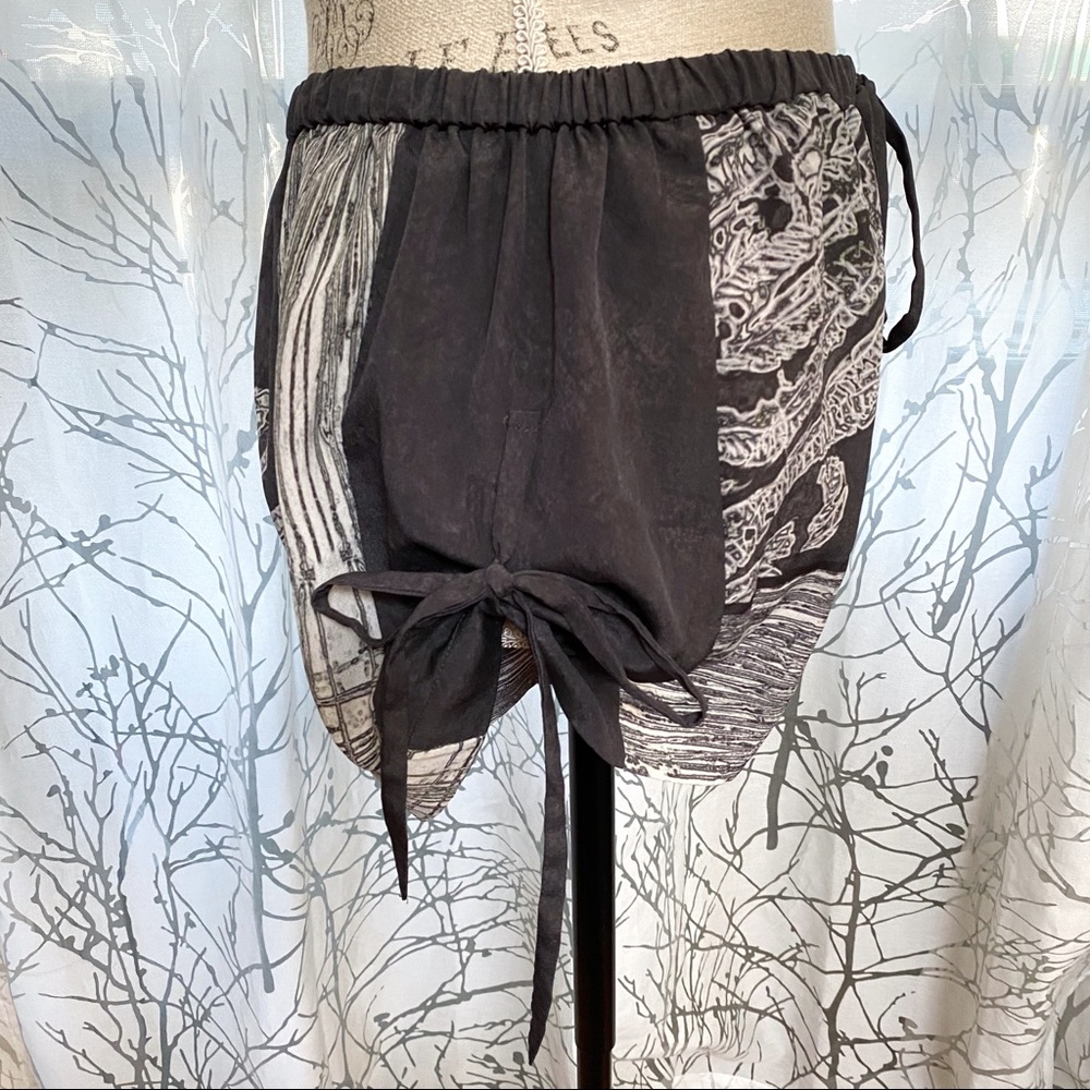 Vintage All Saints gray white print drawstring waist side tie bow detail shorts - Picture 2 of 5